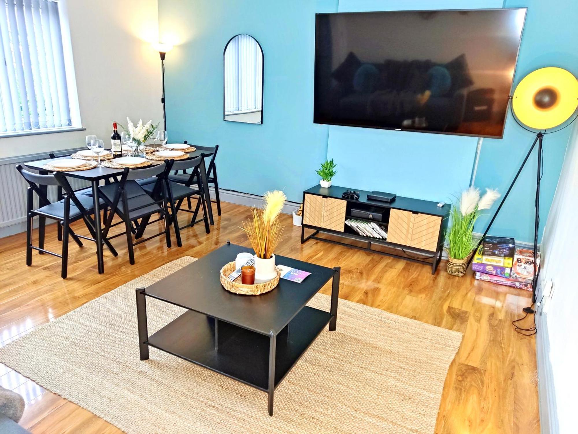 Holiday home Comfortable 3 Bedrooms House - Ideal For Family And Contractors - Free Wifi And Parking For 2 Cars *