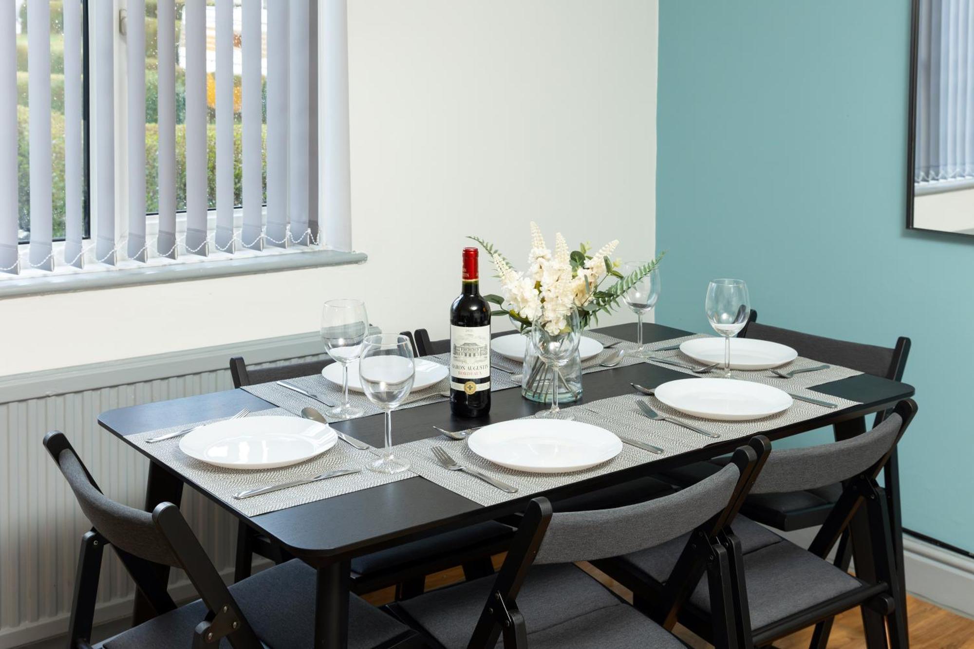 Holiday home Comfortable 3 Bedrooms House - Ideal For Family And Contractors - Free Wifi And Parking For 2 Cars Leeds (West Yorkshire)