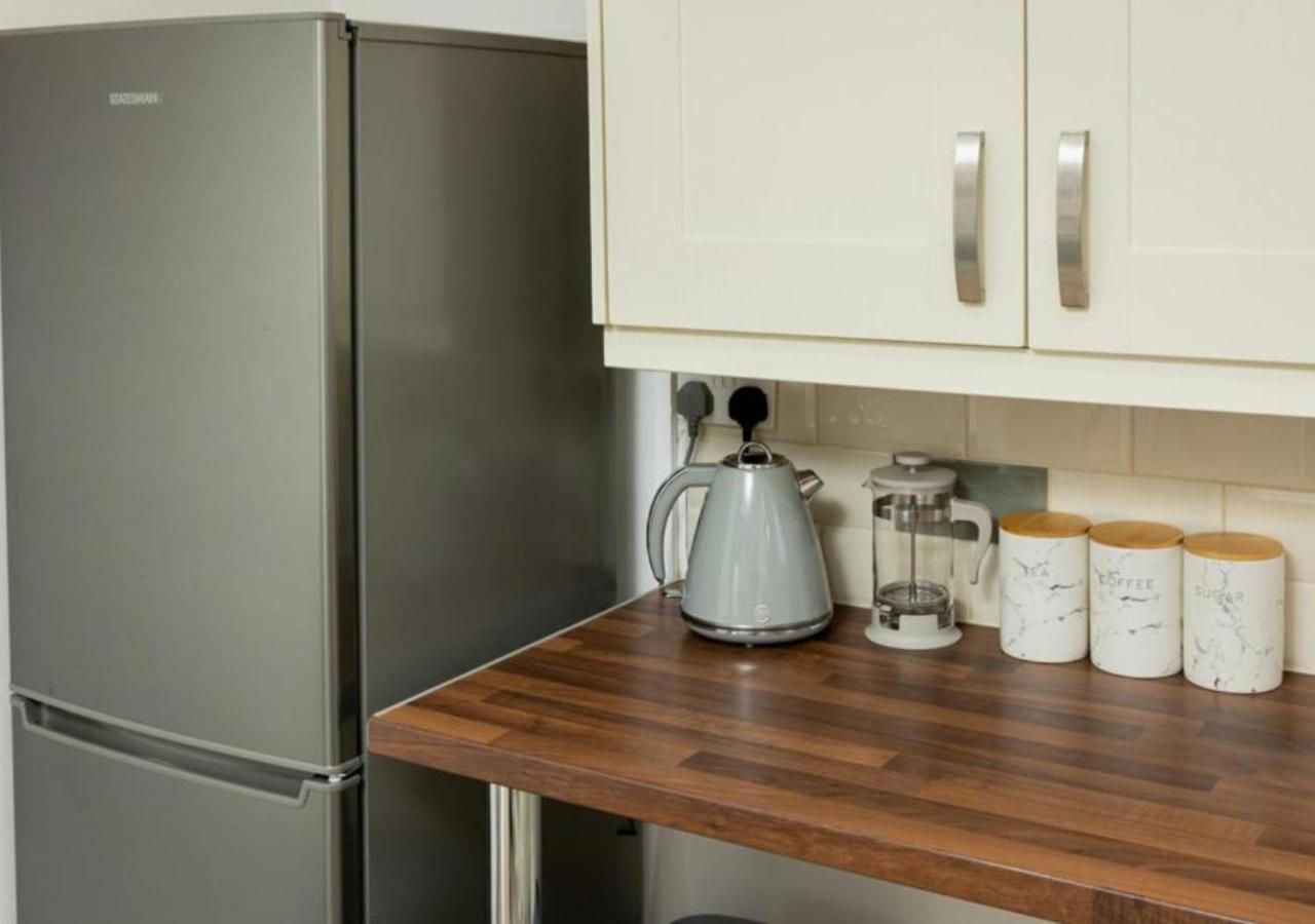 Comfortable 3 Bedrooms House - Ideal For Family And Contractors - Free Wifi And Parking For 2 Cars Holiday home Leeds (West Yorkshire)