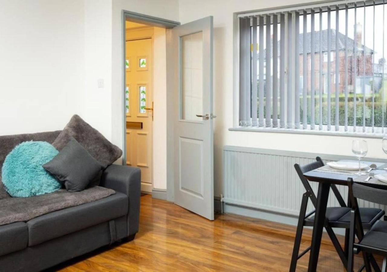 Comfortable 3 Bedrooms House - Ideal For Family And Contractors - Free Wifi And Parking For 2 Cars Holiday home